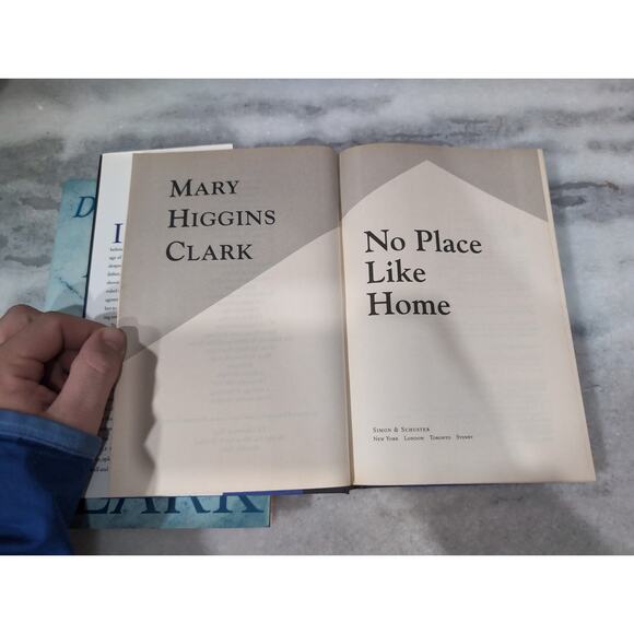 Mary Higgins Clark Novel Bundle: Daddy's Gone‎ A Hunting & No Place Like Home - Picture 5 of 9